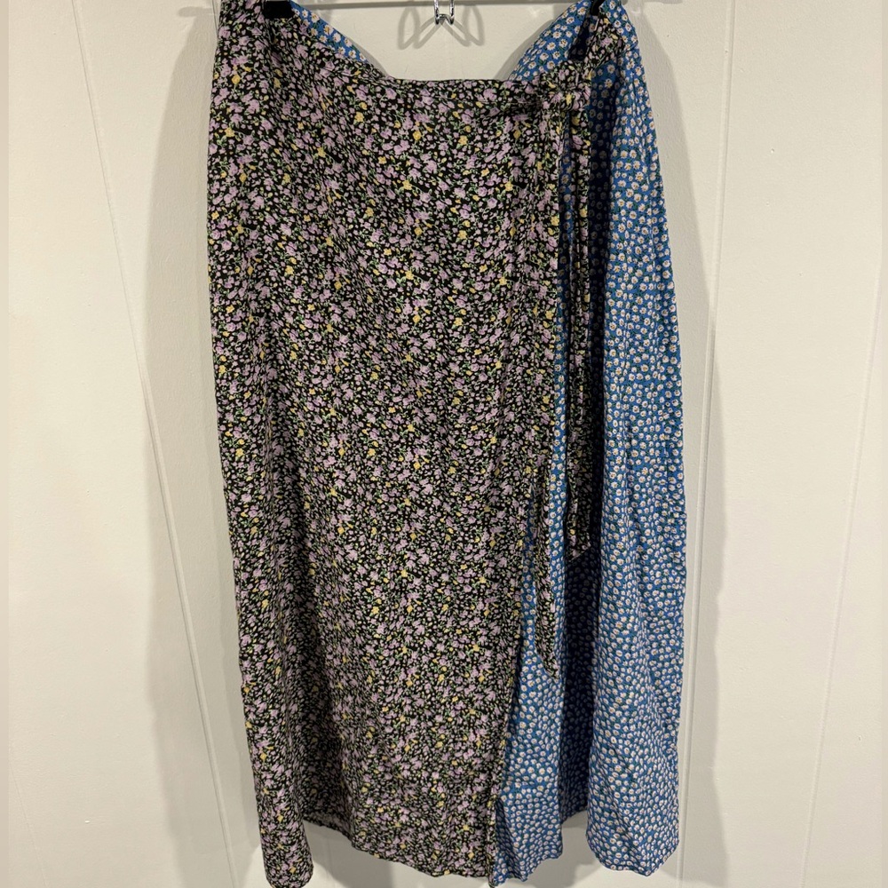 Nasty Gal Wrap Skirt Floral Two Tone Blue and Black Size 12 with ties